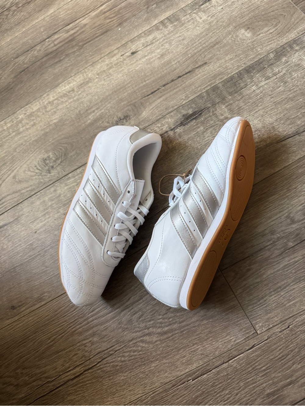 Classic White Men's Sneakers with Gum Sole